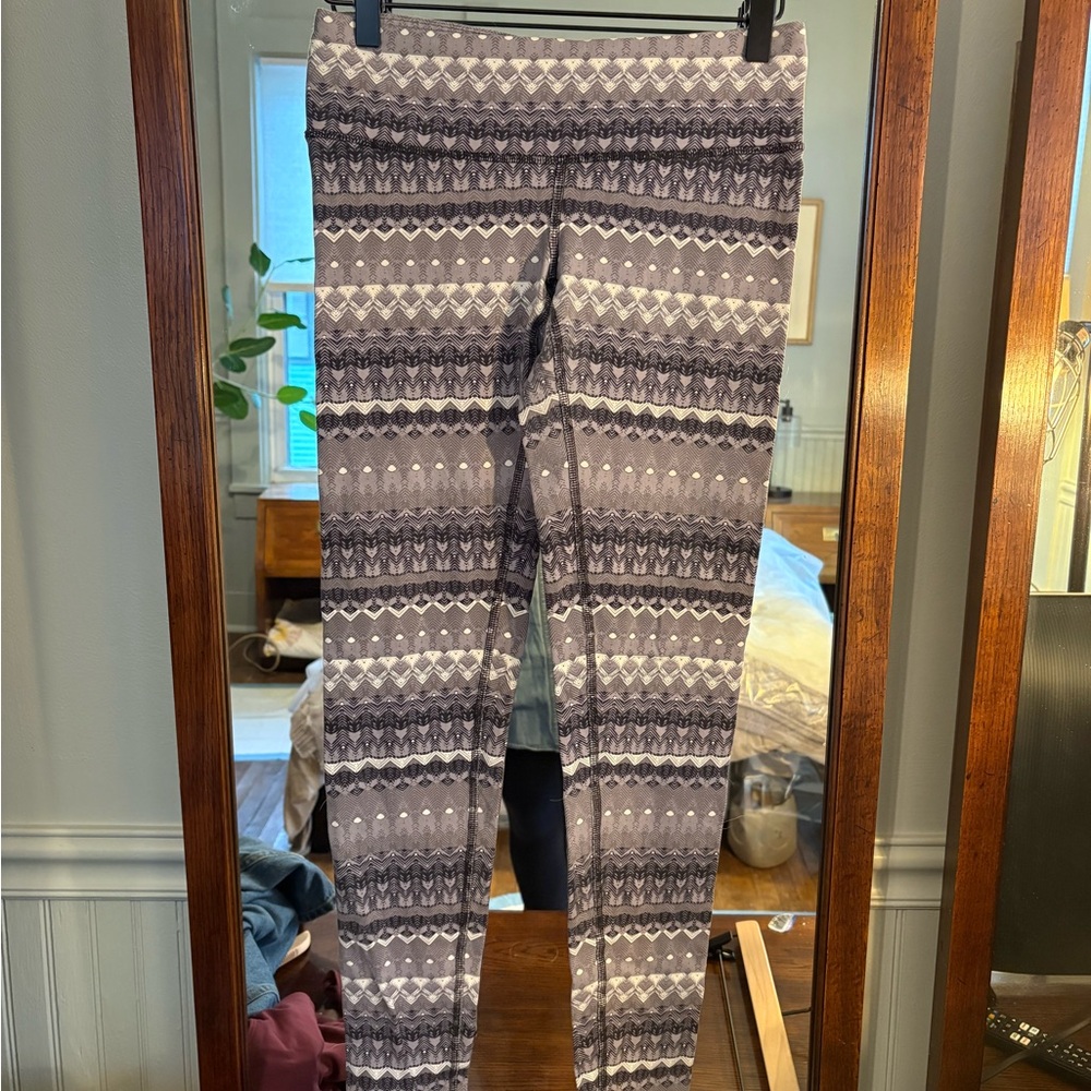 ALO Yoga Patterned Gray Leggings